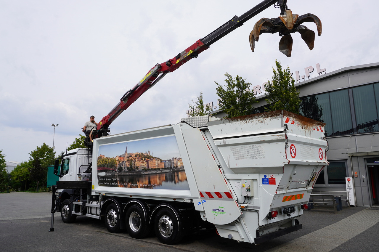 MERCEDES-BENZ Antos 3240 8x2 / Tajfun 5T crane / Farid Industries garbage truck/ 3 steered axles - Kamion za smeće: slika 2 MERCEDES-BENZ Antos 3240 8x2 / Tajfun 5T crane / Farid Industries garbage truck/ 3 steered axles - Kamion za smeće: slika 2
