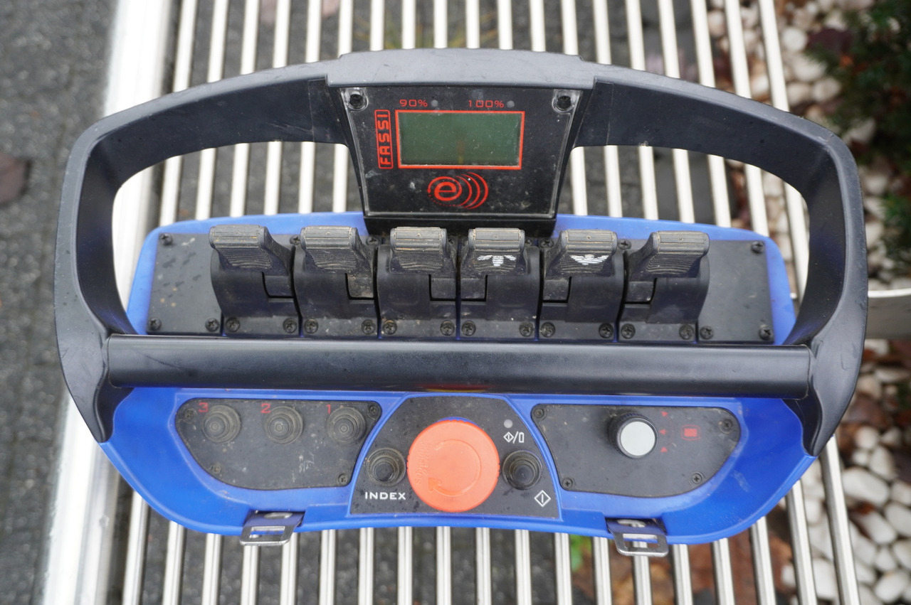 Istovarivač, Kamion sa dizalicom MERCEDES-BENZ Arocs 2636 6x4 / 2-way tipper / Fassi F135A.0.23 / remote control / Rotator: slika 15 Istovarivač, Kamion sa dizalicom MERCEDES-BENZ Arocs 2636 6x4 / 2-way tipper / Fassi F135A.0.23 / remote control / Rotator: slika 15