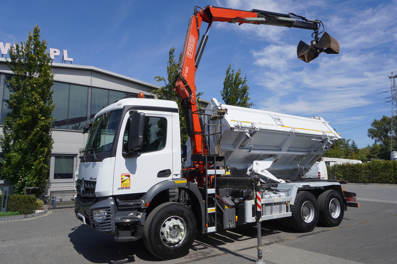 MERCEDES-BENZ Arocs 2636 / 6x4 / HDS Fassi / 3-Way Tipper / Bortmatic - Istovarivač, Kamion sa dizalicom: slika 2 MERCEDES-BENZ Arocs 2636 / 6x4 / HDS Fassi / 3-Way Tipper / Bortmatic - Istovarivač, Kamion sa dizalicom: slika 2