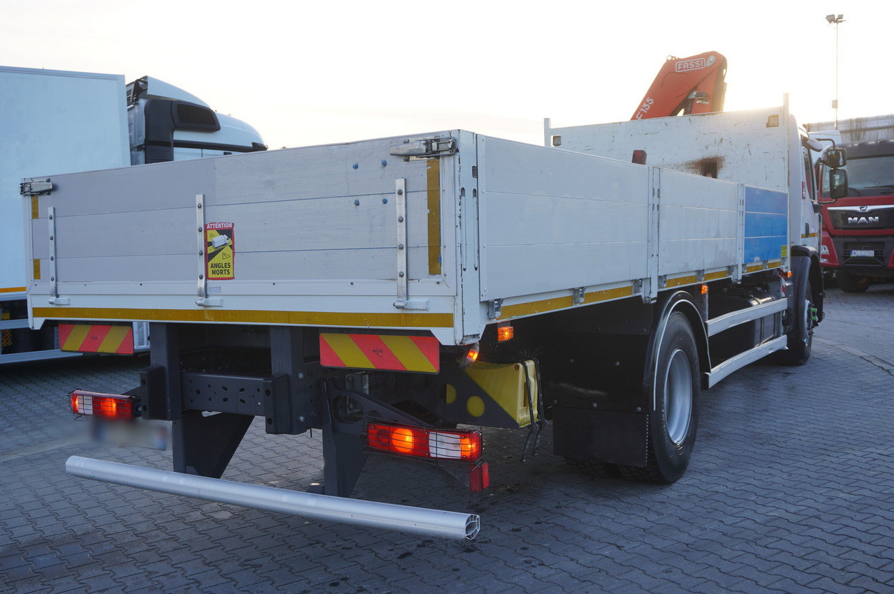 RENAULT C280 DTI 8 / FASSI crane 5.6 T / range 8 m / Flatbed 15 EPAL - Kamion sa tovarnim sandukom, Kamion sa dizalicom: slika 3 RENAULT C280 DTI 8 / FASSI crane 5.6 T / range 8 m / Flatbed 15 EPAL - Kamion sa tovarnim sandukom, Kamion sa dizalicom: slika 3