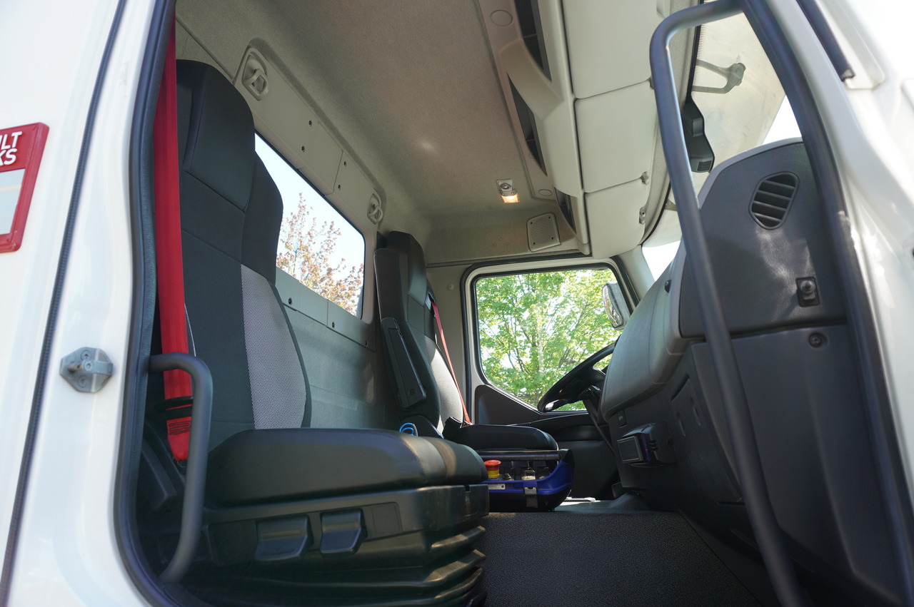 Kamion sa tovarnim sandukom, Kamion sa dizalicom RENAULT C320 P 4x2 / FASSI crane 6.2 T / range 10 m / Flatbed 15 EPAL / 50 tho. km!: slika 20