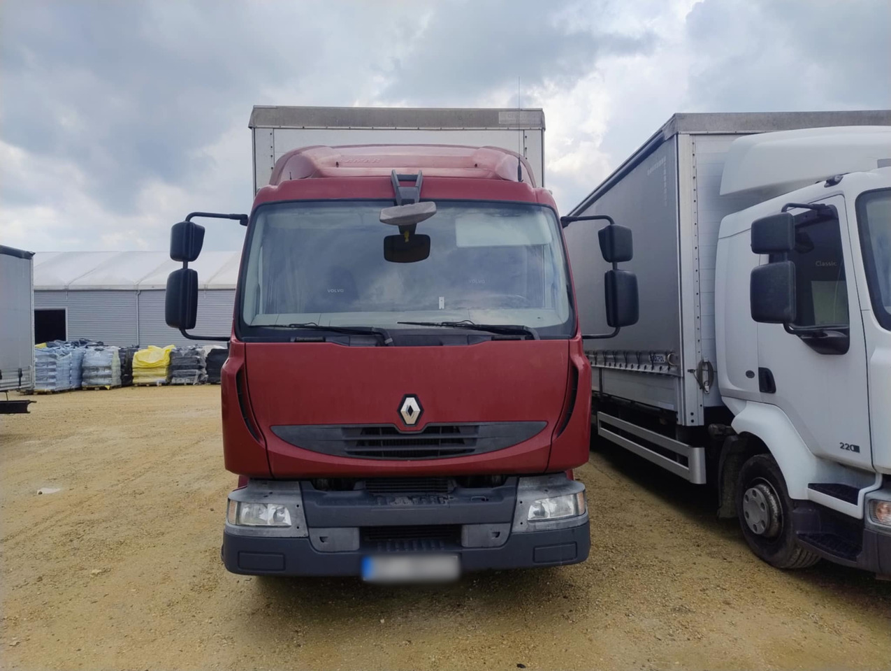 RENAULT Midlum 300 / Curtain 18 EPAL / Sleeping cab - Kamion sa ceradom: slika 2 RENAULT Midlum 300 / Curtain 18 EPAL / Sleeping cab - Kamion sa ceradom: slika 2