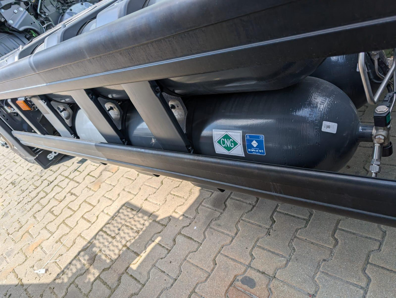 Novu Kamion sa golom šasijom i zatvorenom kabinom SCANIA P 340 B6x2*4NA / chassis frame / steering axle / CNG / large cab / 8 units: slika 11 Novu Kamion sa golom šasijom i zatvorenom kabinom SCANIA P 340 B6x2*4NA / chassis frame / steering axle / CNG / large cab / 8 units: slika 11