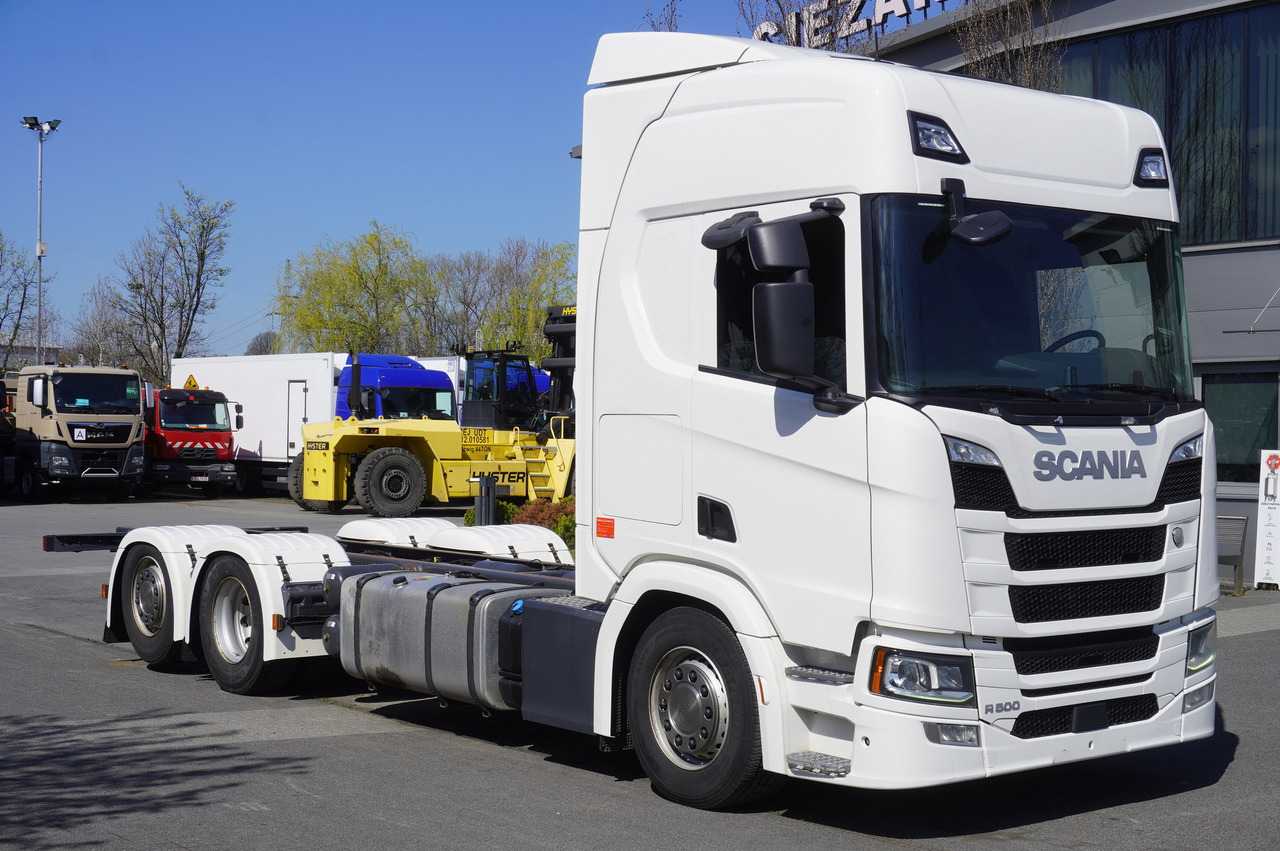 SCANIA R500 / chassis 6.15 m / 3rd axle steered - Kamion sa golom šasijom i zatvorenom kabinom: slika 1 SCANIA R500 / chassis 6.15 m / 3rd axle steered - Kamion sa golom šasijom i zatvorenom kabinom: slika 1