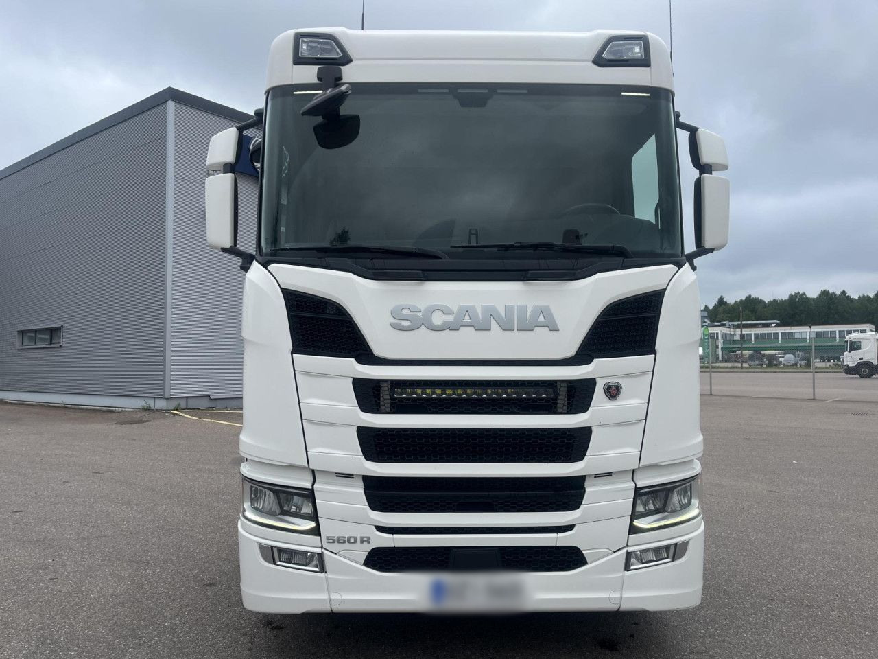 SCANIA R560 B8x4*4 / Chassis / sleeper cab / Power take-off - Kamion sa golom šasijom i zatvorenom kabinom: slika 4 SCANIA R560 B8x4*4 / Chassis / sleeper cab / Power take-off - Kamion sa golom šasijom i zatvorenom kabinom: slika 4