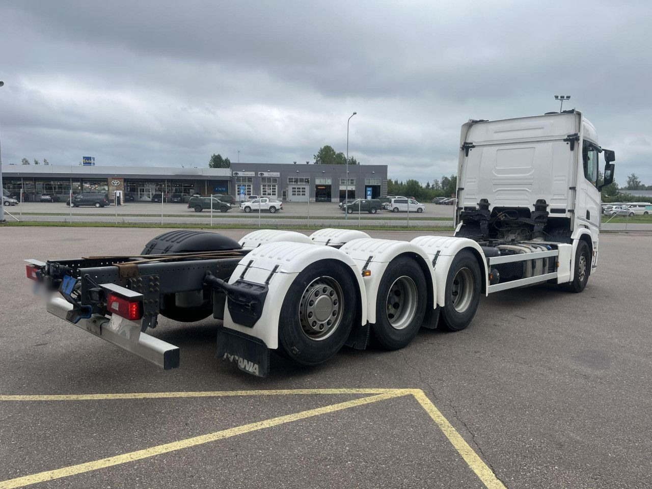 SCANIA R560 B8x4*4 / Chassis / sleeper cab / Power take-off - Kamion sa dizalicom: slika 3 SCANIA R560 B8x4*4 / Chassis / sleeper cab / Power take-off - Kamion sa dizalicom: slika 3