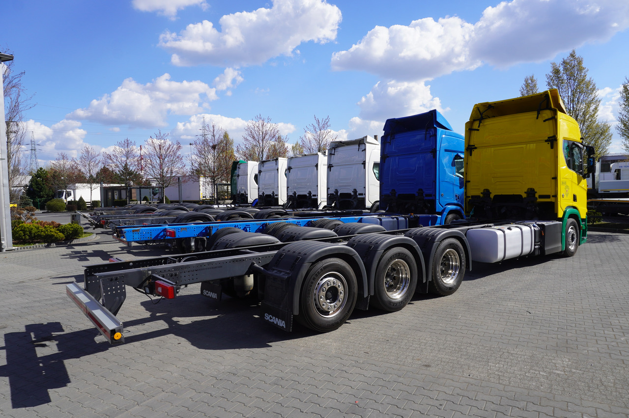 SCANIA R650 V8 / 650 HP/ frame 8.8 m / steered 4th axis / 20 units - Kamion sa golom šasijom i zatvorenom kabinom: slika 2 SCANIA R650 V8 / 650 HP/ frame 8.8 m / steered 4th axis / 20 units - Kamion sa golom šasijom i zatvorenom kabinom: slika 2