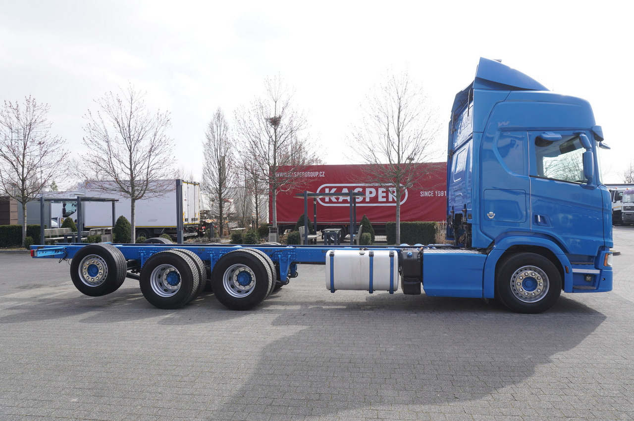 SCANIA R650 V8 / 650 HP/ frame 8.8 m / steered 4th axle - Kamion sa golom šasijom i zatvorenom kabinom: slika 4 SCANIA R650 V8 / 650 HP/ frame 8.8 m / steered 4th axle - Kamion sa golom šasijom i zatvorenom kabinom: slika 4