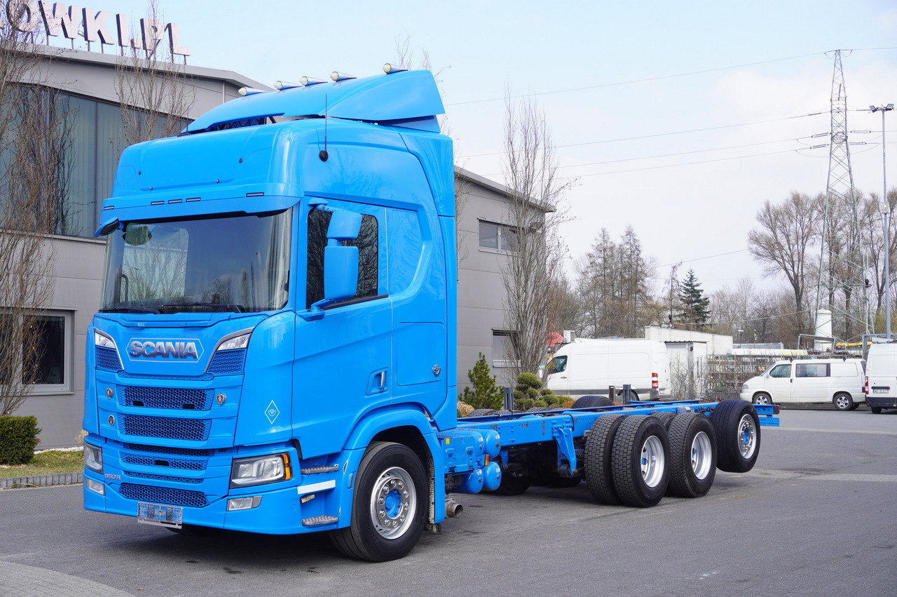 SCANIA R650 V8 / 650 HP/ frame 8.8 m / steered 4th axle - Kamion sa golom šasijom i zatvorenom kabinom: slika 1 SCANIA R650 V8 / 650 HP/ frame 8.8 m / steered 4th axle - Kamion sa golom šasijom i zatvorenom kabinom: slika 1