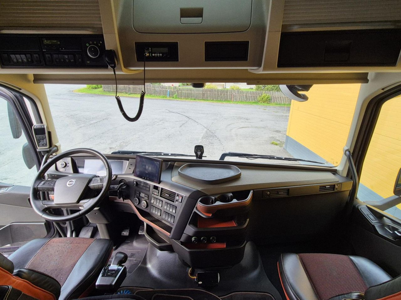 Kamion sa dizalicom za prevoz drva VOLVO FH 750 8x4 / 2 lifted axles / timber truck: slika 13