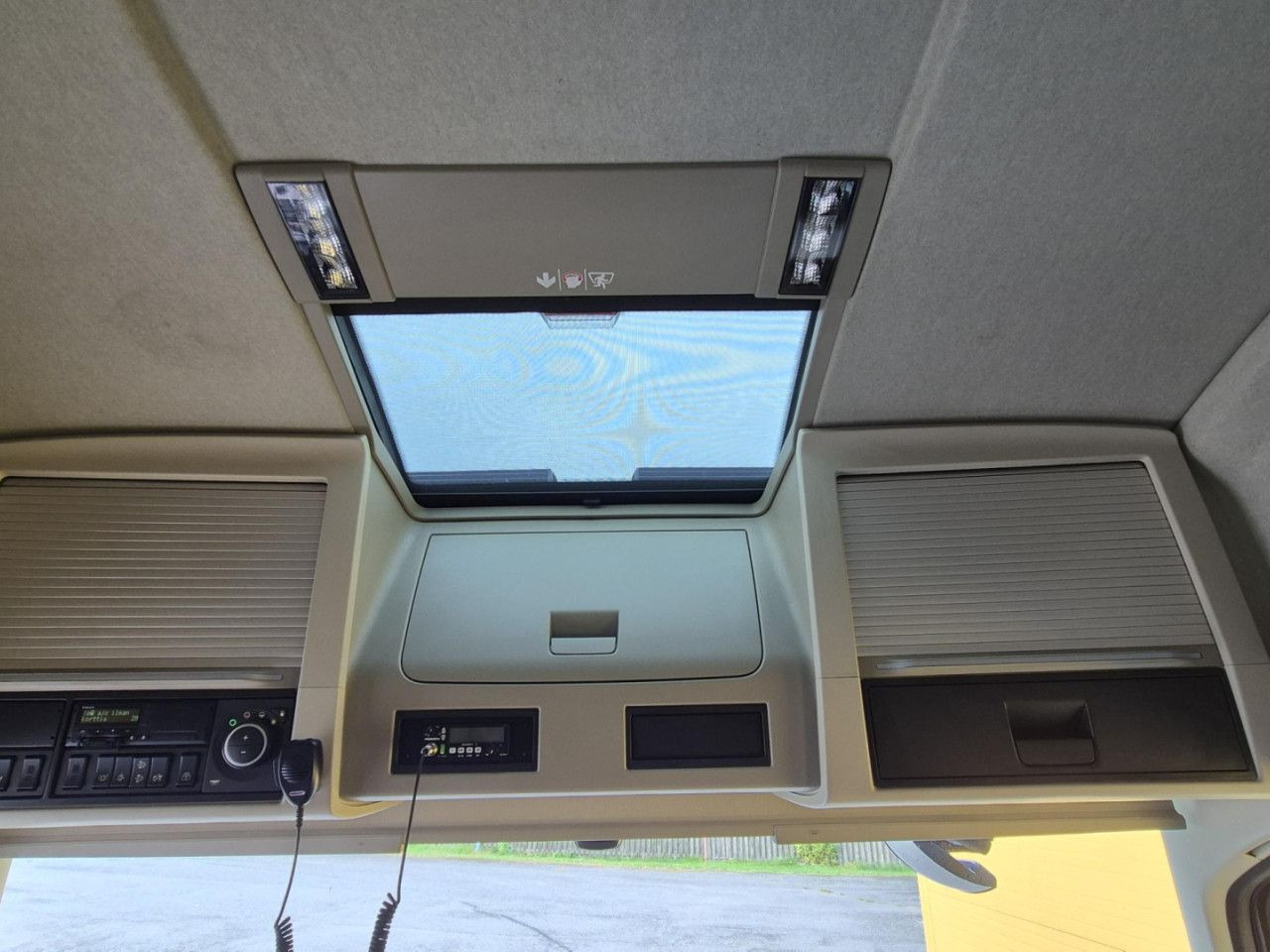 Kamion sa dizalicom za prevoz drva VOLVO FH 750 8x4 / 2 lifted axles / timber truck: slika 14