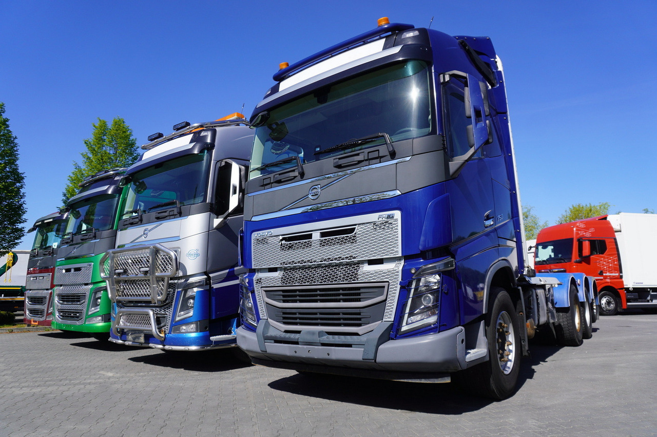 VOLVO FH16 750 / 750 HP! / chassis / 4 units 8x4 - Kamion sa dizalicom: slika 4 VOLVO FH16 750 / 750 HP! / chassis / 4 units 8x4 - Kamion sa dizalicom: slika 4