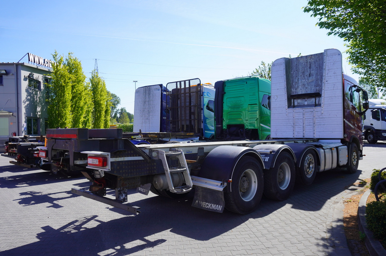 VOLVO FH16 750 / 750 HP! / chassis / 4 units 8x4 - Kamion sa golom šasijom i zatvorenom kabinom: slika 5 VOLVO FH16 750 / 750 HP! / chassis / 4 units 8x4 - Kamion sa golom šasijom i zatvorenom kabinom: slika 5