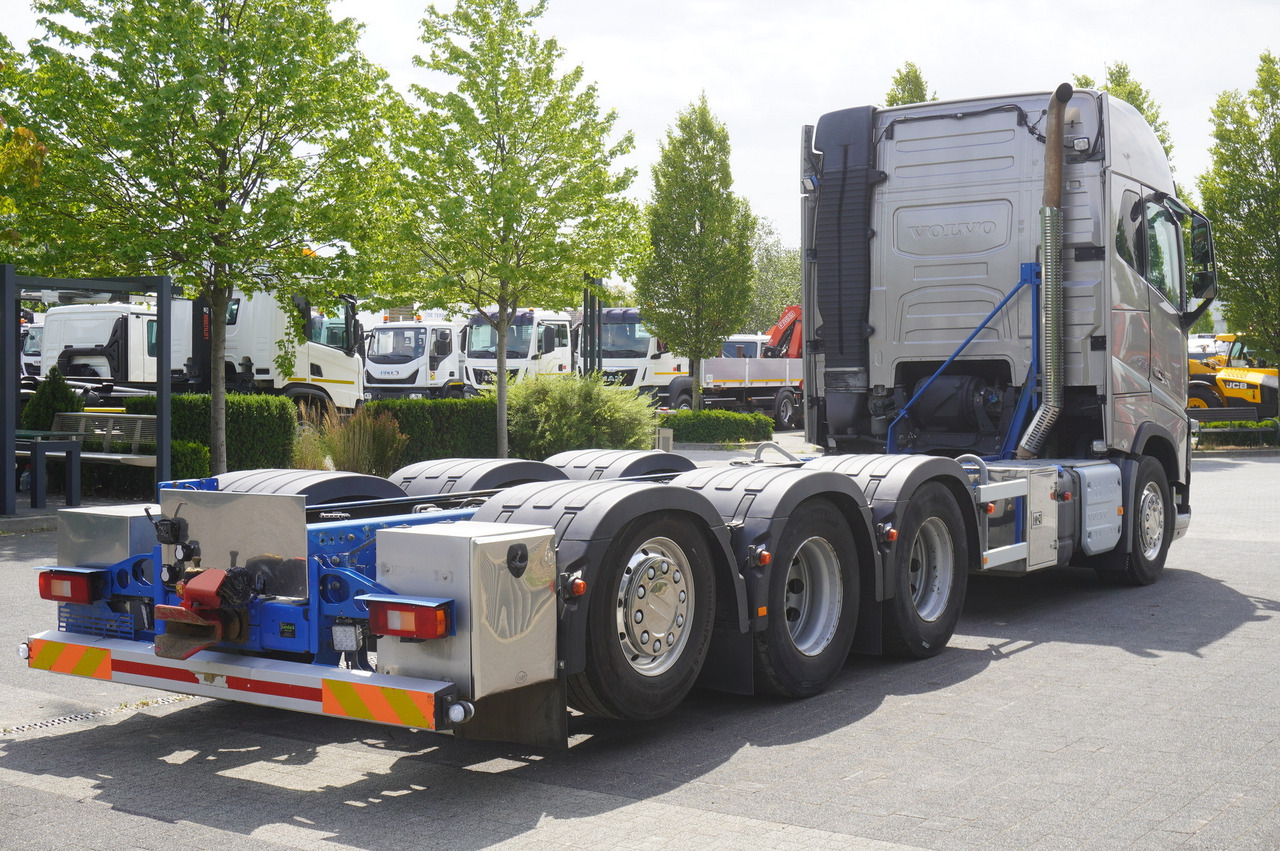 VOLVO FH16 750 8x4x4 / 750 HP! / Frame 685 cm / Steered 4th axle - Kamion sa dizalicom: slika 5 VOLVO FH16 750 8x4x4 / 750 HP! / Frame 685 cm / Steered 4th axle - Kamion sa dizalicom: slika 5