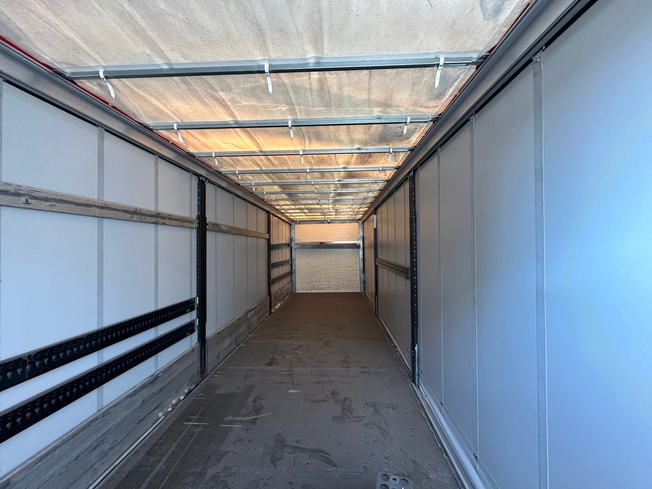 Lizing VarioFRAME Bausatz curtain / 23 europallets / 2017 VarioFRAME Bausatz curtain / 23 europallets / 2017: slika 6 Lizing VarioFRAME Bausatz curtain / 23 europallets / 2017 VarioFRAME Bausatz curtain / 23 europallets / 2017: slika 6