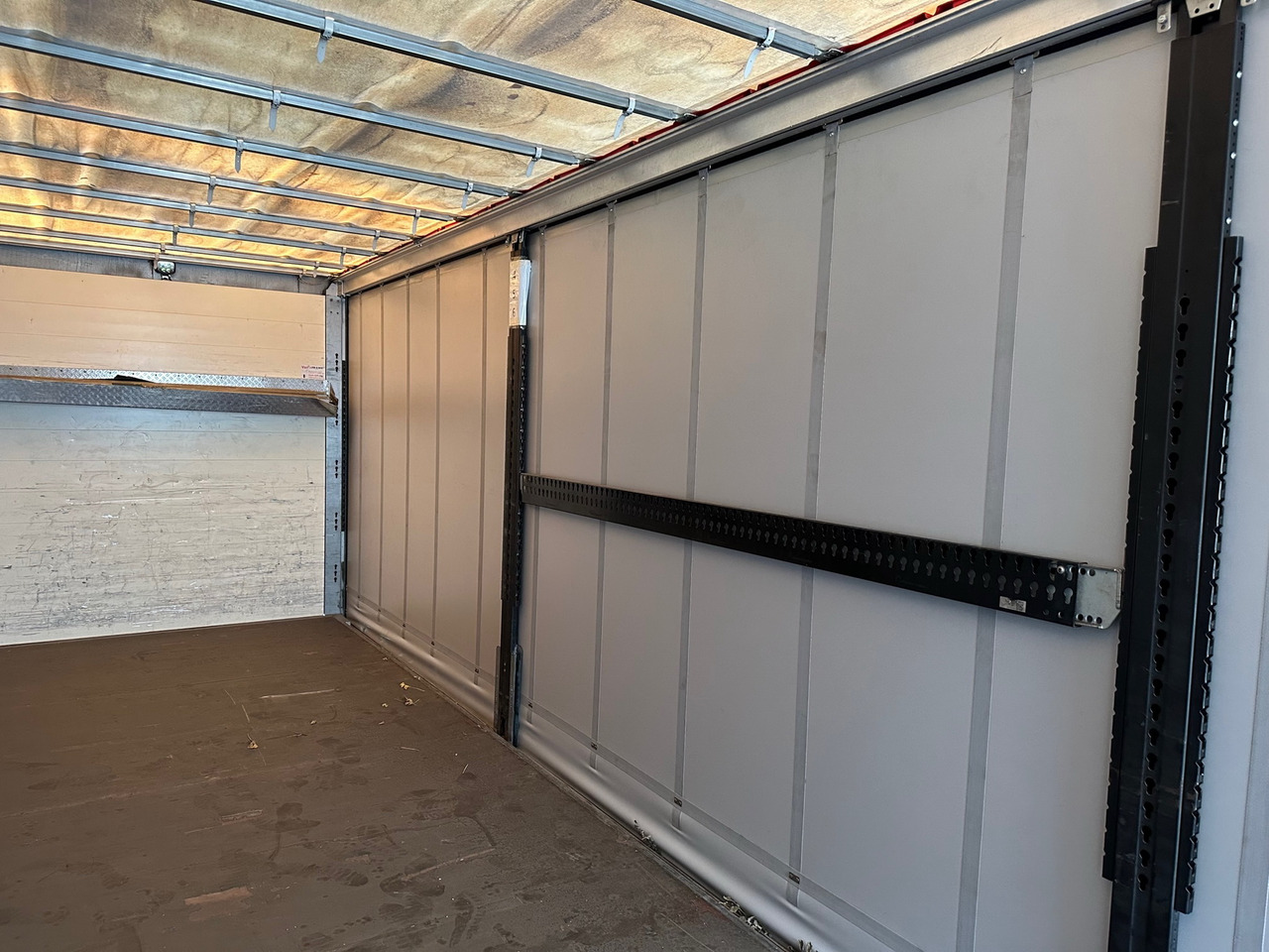 Lizing VarioFRAME Bausatz curtain / 23 europallets / 2017 VarioFRAME Bausatz curtain / 23 europallets / 2017: slika 7 Lizing VarioFRAME Bausatz curtain / 23 europallets / 2017 VarioFRAME Bausatz curtain / 23 europallets / 2017: slika 7