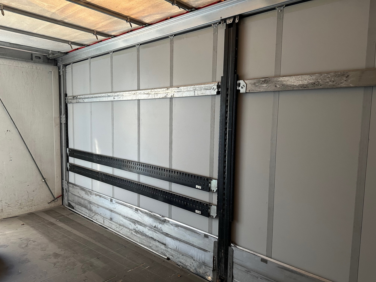 Lizing VarioFRAME Bausatz curtain / 23 europallets / 2017 VarioFRAME Bausatz curtain / 23 europallets / 2017: slika 8 Lizing VarioFRAME Bausatz curtain / 23 europallets / 2017 VarioFRAME Bausatz curtain / 23 europallets / 2017: slika 8