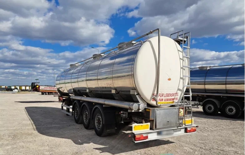 WIELTON NS3D 36 t food cistern / 3 chambers - Poluprikolica cisterna: slika 4 WIELTON NS3D 36 t food cistern / 3 chambers - Poluprikolica cisterna: slika 4