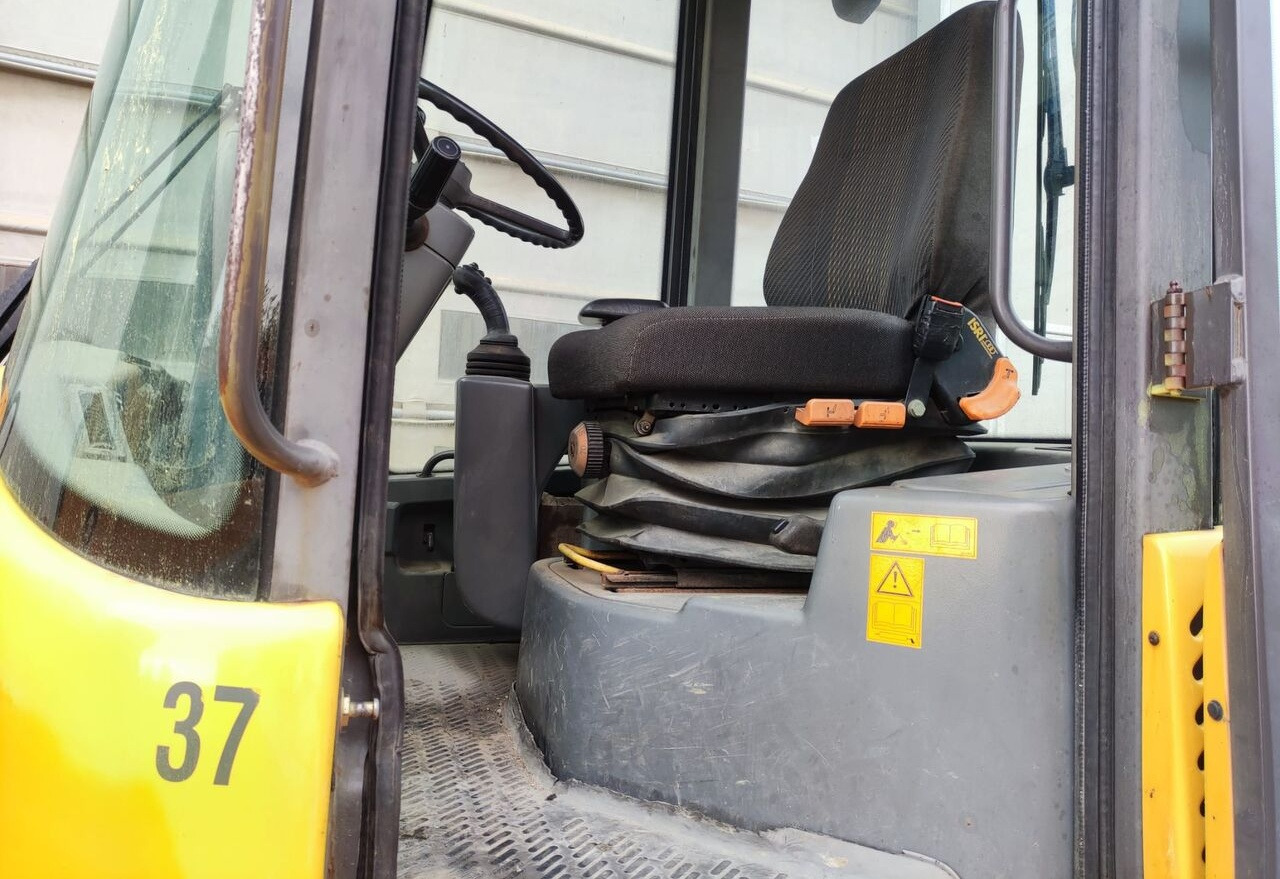 Volvo L30B - Utovarivač točkaš: slika 2 Volvo L30B - Utovarivač točkaš: slika 2