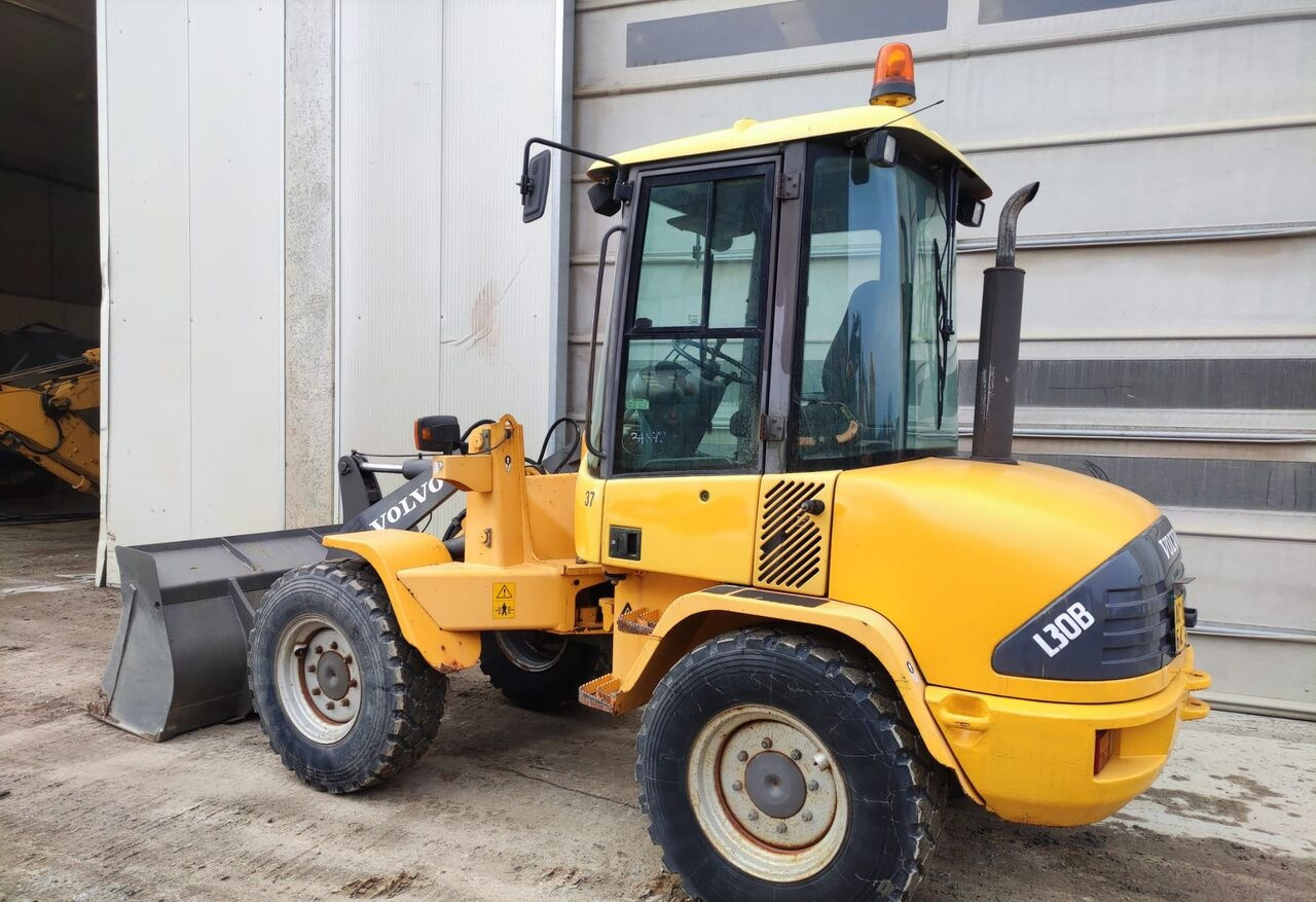 Volvo L30B - Utovarivač točkaš: slika 1 Volvo L30B - Utovarivač točkaš: slika 1