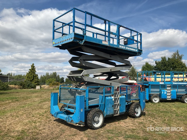2007 Genie 4390RT 4x4 Diesel Scissor Lift - Lift u obliku makaza: slika 1 2007 Genie 4390RT 4x4 Diesel Scissor Lift - Lift u obliku makaza: slika 1