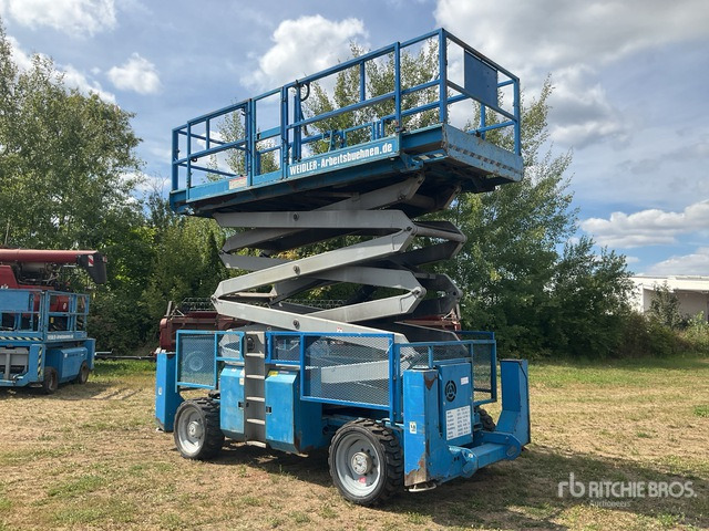 2007 Genie 4390RT 4x4 Diesel Scissor Lift - Lift u obliku makaza: slika 3 2007 Genie 4390RT 4x4 Diesel Scissor Lift - Lift u obliku makaza: slika 3