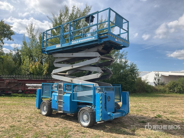 2007 Genie 4390RT 4x4 Diesel Scissor Lift - Lift u obliku makaza: slika 3 2007 Genie 4390RT 4x4 Diesel Scissor Lift - Lift u obliku makaza: slika 3