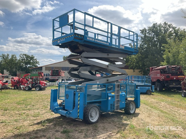 2007 Genie 4390RT 4x4 Diesel Scissor Lift - Lift u obliku makaza: slika 4 2007 Genie 4390RT 4x4 Diesel Scissor Lift - Lift u obliku makaza: slika 4