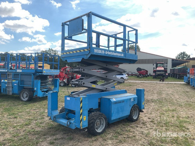 2007 Genie GS2668RT 4x4 Diesel Scissor Lift - Lift u obliku makaza: slika 4 2007 Genie GS2668RT 4x4 Diesel Scissor Lift - Lift u obliku makaza: slika 4