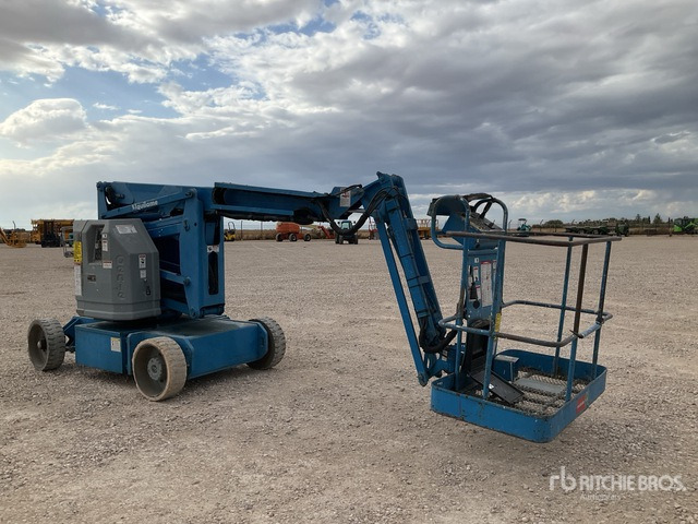 2001 Genie Z34/22N 2WD Electric Articulating Boom Lift - Zglobna platforma: slika 3 2001 Genie Z34/22N 2WD Electric Articulating Boom Lift - Zglobna platforma: slika 3