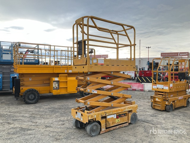 2015 Haulotte Optimum 8 Electric Scissor Lift - Lift u obliku makaza: slika 1 2015 Haulotte Optimum 8 Electric Scissor Lift - Lift u obliku makaza: slika 1