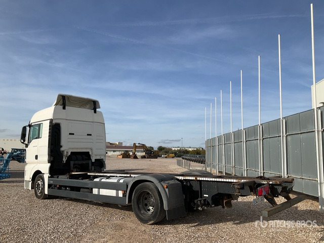 2015 MAN TGX18.440 4x2 Sleeper Container Truck - Kamion sa golom šasijom i zatvorenom kabinom: slika 4 2015 MAN TGX18.440 4x2 Sleeper Container Truck - Kamion sa golom šasijom i zatvorenom kabinom: slika 4