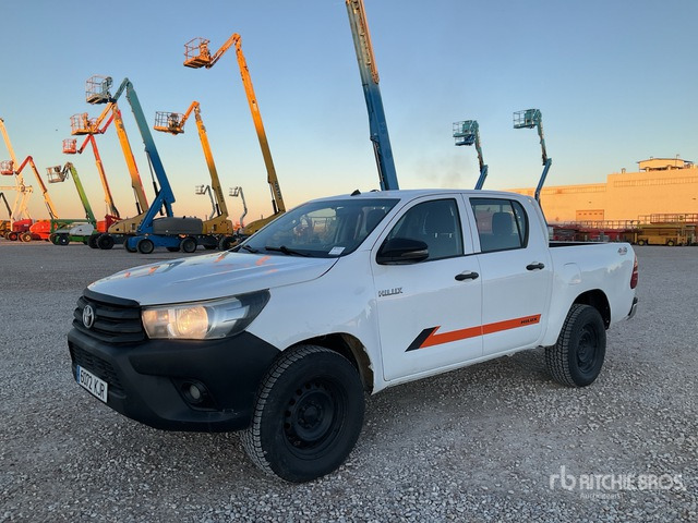 2017 Toyota Hilux 4x4 Crew Cab Pickup - Pikap: slika 1 2017 Toyota Hilux 4x4 Crew Cab Pickup - Pikap: slika 1