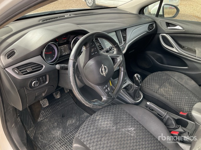 2019 Opel Astra Sports Tourer 1.6CDTI Selective Automobile - Automobil: slika 4 2019 Opel Astra Sports Tourer 1.6CDTI Selective Automobile - Automobil: slika 4
