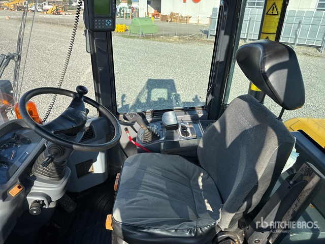 2003 Komatsu WA250-5 Pala gommata - Utovarivač točkaš: slika 5 2003 Komatsu WA250-5 Pala gommata - Utovarivač točkaš: slika 5