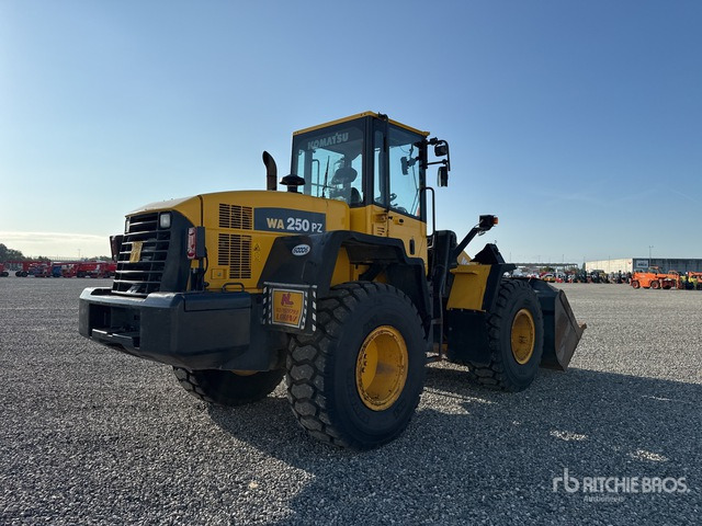 2003 Komatsu WA250-5 Pala gommata - Utovarivač točkaš: slika 3 2003 Komatsu WA250-5 Pala gommata - Utovarivač točkaš: slika 3