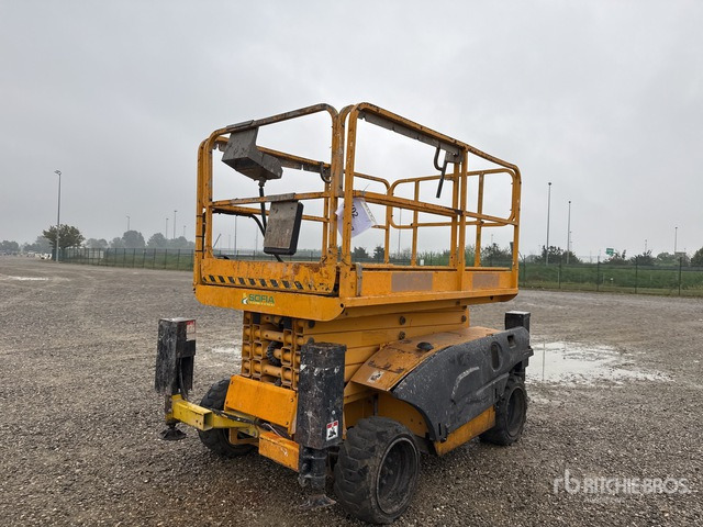2007 Haulotte Compact12DX Piattaforma aerea verticale - Lift u obliku makaza: slika 3 2007 Haulotte Compact12DX Piattaforma aerea verticale - Lift u obliku makaza: slika 3