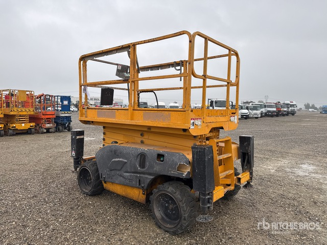 2007 Haulotte Compact12DX Piattaforma aerea verticale - Lift u obliku makaza: slika 4 2007 Haulotte Compact12DX Piattaforma aerea verticale - Lift u obliku makaza: slika 4