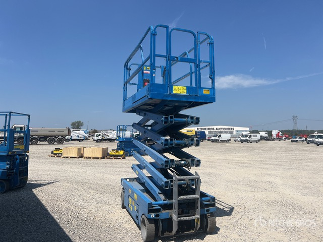 2010 Genie GS-3246 Electric Scissor Lift - Lift u obliku makaza: slika 3 2010 Genie GS-3246 Electric Scissor Lift - Lift u obliku makaza: slika 3