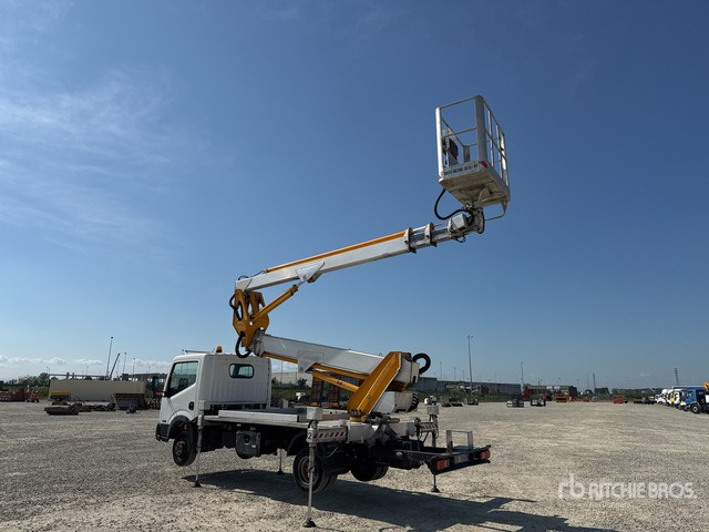 2011 Nissan Cabstar 35 - 11 2011 Multitel Pagliero MX250EX ... Bucket Truck - Vazdušna platforma montirana na kamion: slika 3 2011 Nissan Cabstar 35 - 11 2011 Multitel Pagliero MX250EX ... Bucket Truck - Vazdušna platforma montirana na kamion: slika 3