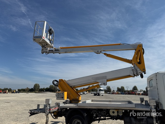 2011 Nissan Cabstar 35 - 11 2011 Multitel Pagliero MX250EX ... Bucket Truck - Vazdušna platforma montirana na kamion: slika 5 2011 Nissan Cabstar 35 - 11 2011 Multitel Pagliero MX250EX ... Bucket Truck - Vazdušna platforma montirana na kamion: slika 5