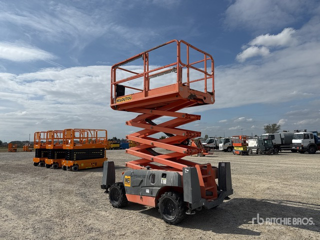 2015 Haulotte Compact12DX Diesel Scissor Lift - Lift u obliku makaza: slika 4 2015 Haulotte Compact12DX Diesel Scissor Lift - Lift u obliku makaza: slika 4