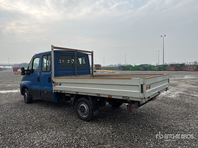 2015 Iveco Daily 33-110 Crew Cab Flatbed Truck - Dostavno vozilo s ravnom platformom: slika 1 2015 Iveco Daily 33-110 Crew Cab Flatbed Truck - Dostavno vozilo s ravnom platformom: slika 1