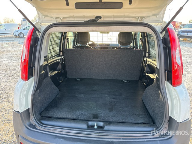 2016 Fiat Panda 1.3 MJT 80CV SES POP Van Truck - Kamion sa zatvorenim sandukom: slika 4 2016 Fiat Panda 1.3 MJT 80CV SES POP Van Truck - Kamion sa zatvorenim sandukom: slika 4