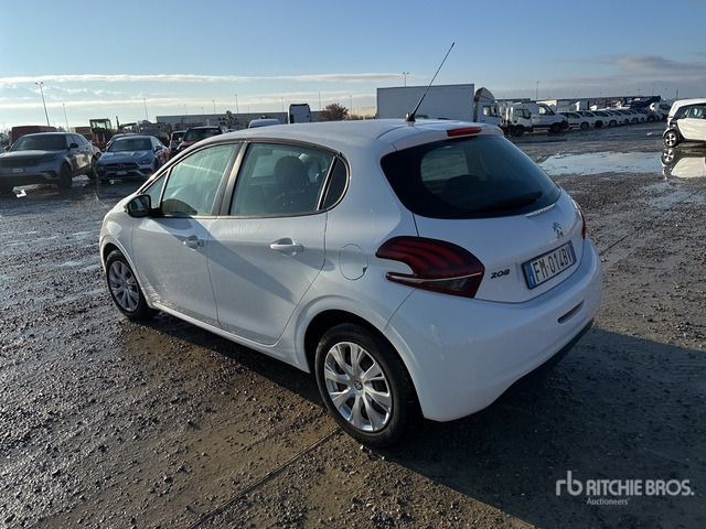 2017 Peugeot 208 BERLINA MIX BLUEHDI Automobile - Automobil: slika 2 2017 Peugeot 208 BERLINA MIX BLUEHDI Automobile - Automobil: slika 2