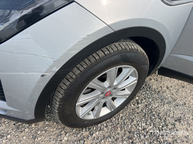 2019 Jaguar E-Pace D150 Automobile - Automobil: slika 5 2019 Jaguar E-Pace D150 Automobile - Automobil: slika 5