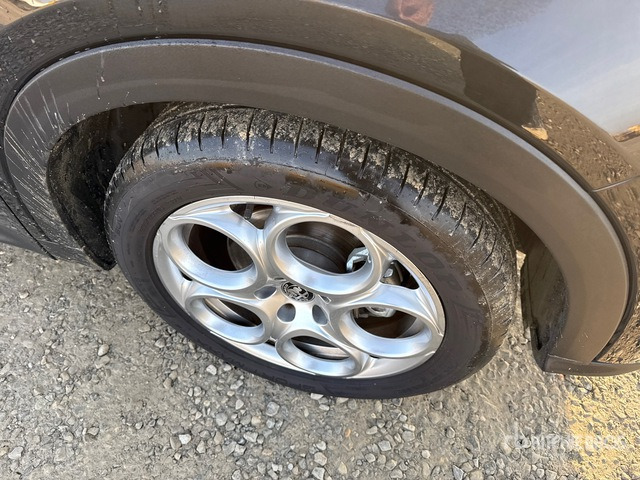 2023 Alfa Romeo Tonale 130CV HYBRID TCT7 SPRINT SUV - SUV: slika 4 2023 Alfa Romeo Tonale 130CV HYBRID TCT7 SPRINT SUV - SUV: slika 4