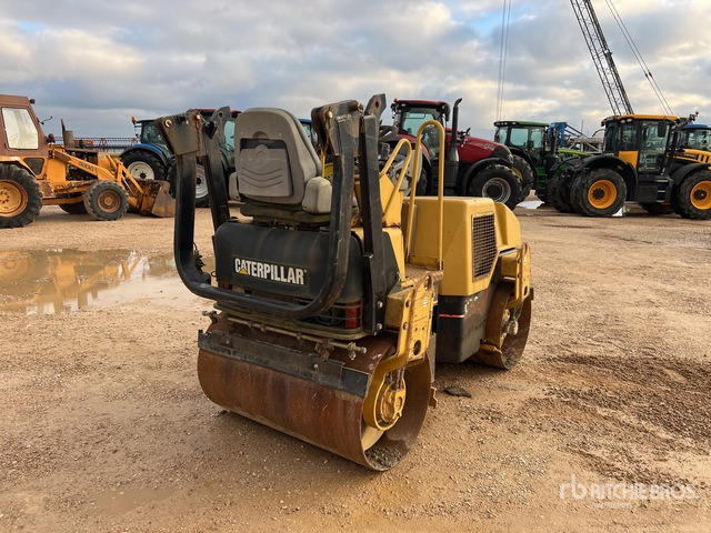 2005 Cat CB224E Compacteur Vibrant Tandem (Inop ... Double Drum Roller - Valjak za puteve: slika 3 2005 Cat CB224E Compacteur Vibrant Tandem (Inop ... Double Drum Roller - Valjak za puteve: slika 3