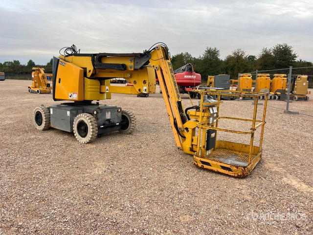 2006 Haulotte HA12IP 2WD Electric Nacelle Articulee Articulating Boom Lift - Zglobna platforma: slika 4 2006 Haulotte HA12IP 2WD Electric Nacelle Articulee Articulating Boom Lift - Zglobna platforma: slika 4