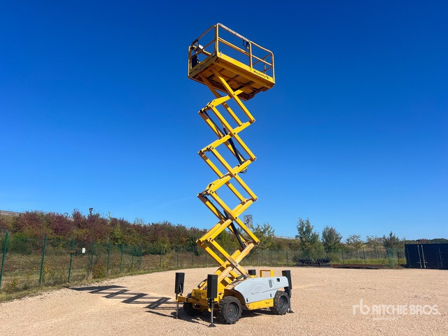 2007 Haulotte Compact 12DX 4x4 Nacelle Ciseaux Scissor Lift - Lift u obliku makaza: slika 3 2007 Haulotte Compact 12DX 4x4 Nacelle Ciseaux Scissor Lift - Lift u obliku makaza: slika 3